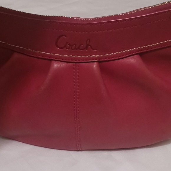 Coach shoulder/ handbag  Fushia  color - Picture 3 of 16